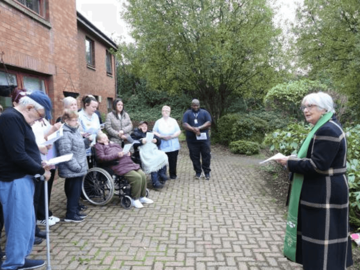 Newark Care Home Unveils Its Memorial Tree For Residents